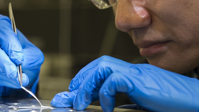 Engineers make a self-folding straw
